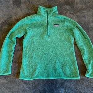 Women’s Green Patagonia Quarter Zip.